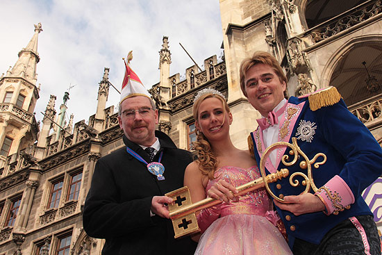 Fasching 2014: Inthronisation des Narrhalla Prinzenpaares Prinz Alexander II. und Prinzessin Lisa I. auf dem Marienplatz am 11.01.2014 (¥©Foto:MartiN Schmitz)